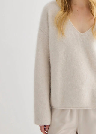 Brushed Cashmere V-Neck - Oyster | Laing