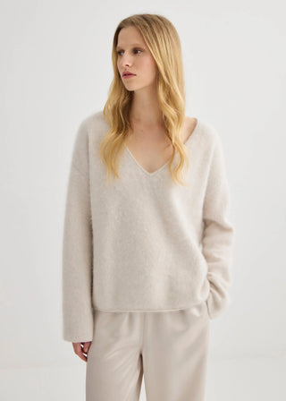 Brushed Cashmere V-Neck - Oyster | Laing