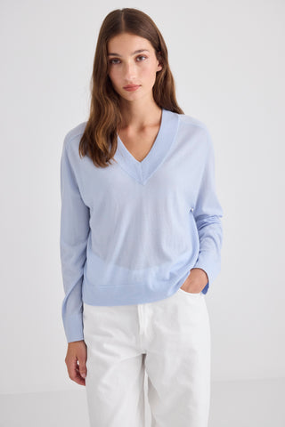 Featherlight Cashmere V-Neck – Pale Blue | Laing