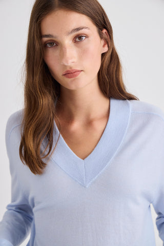 Featherlight Cashmere V-Neck – Pale Blue | Laing