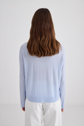 Featherlight Cashmere V-Neck – Pale Blue | Laing