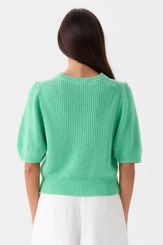 Elissa Tee – Apple | Mia Fratino