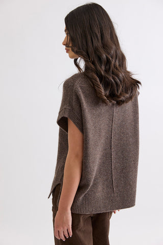Xavier Vest - Espresso | Mia Fratino