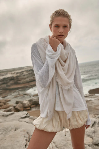 Isabelle Wool Cashmere Wrap - Off White | Estilo Emporio