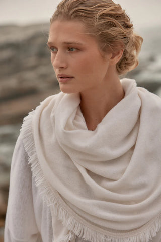 Isabelle Wool Cashmere Wrap - Off White | Estilo Emporio