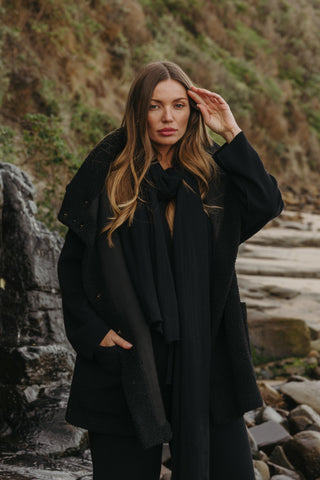 Sherpa Cuddle Gillet in Noir by Talamaya