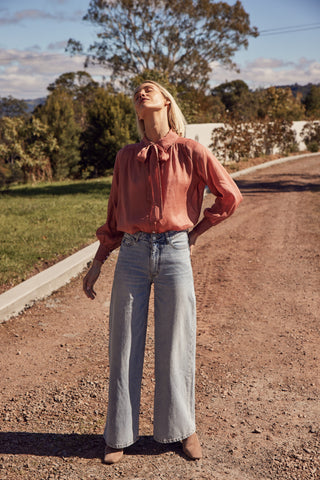 Zoe Kratzmann - Ponder (Trump) Jean - Washed Denim