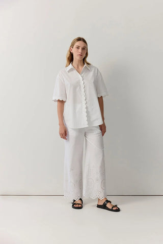 Poplin Scallop Edge Short Sleeve Shirt - White | Iris & Wool